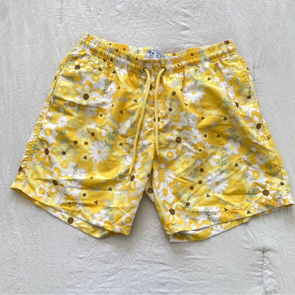 Free planet yellow cool groovy floral swim trunks men’s size L